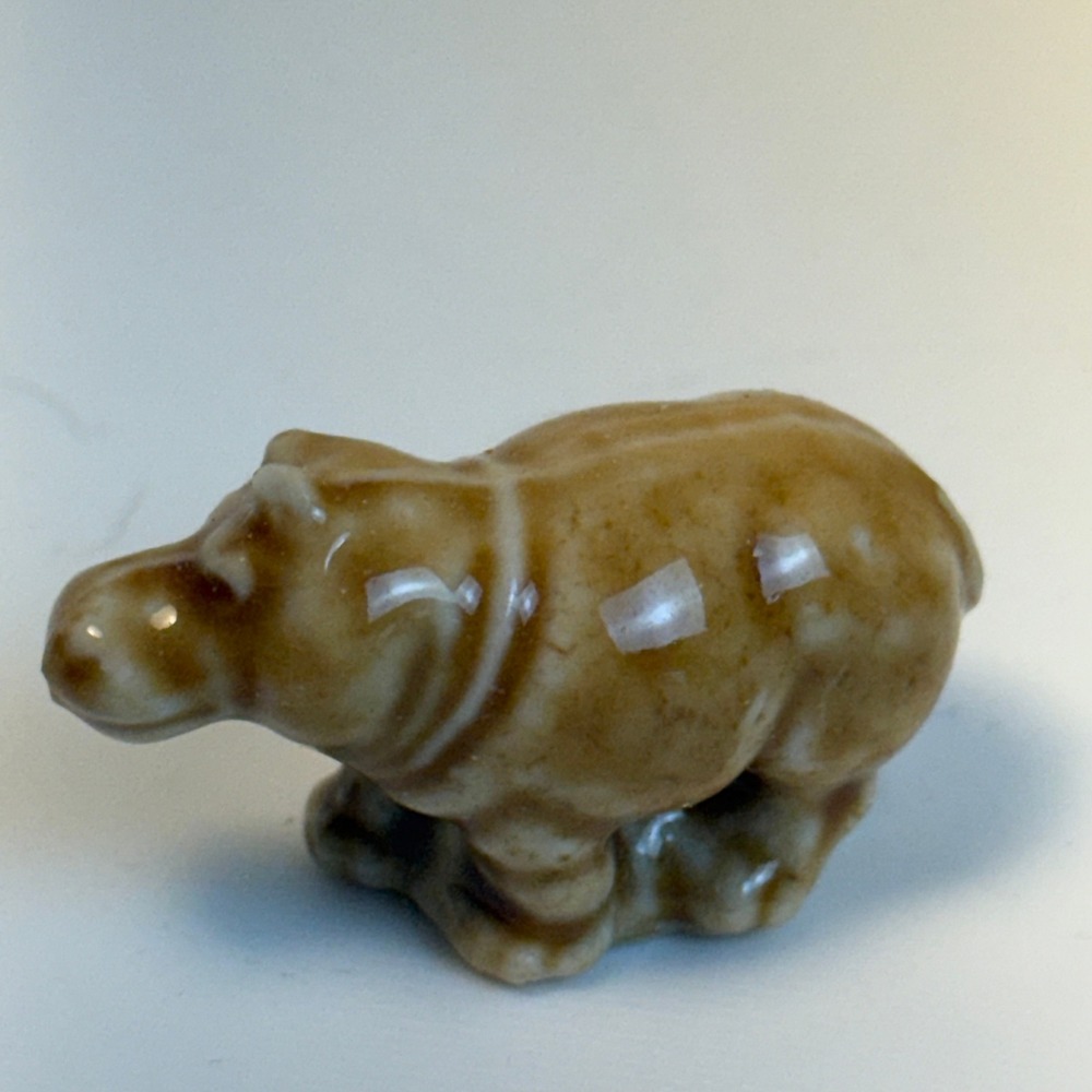 Wade Whimsies Hippo Figurine Brown Glazed Porcelain Miniature Made in England - Picture 4 of 4